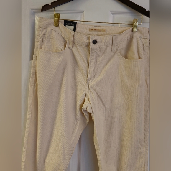 NWT Levi's Premium Middy Ankle Bootcut Corduroy Pants Cream Size 32 x 27 - Picture 4 of 15